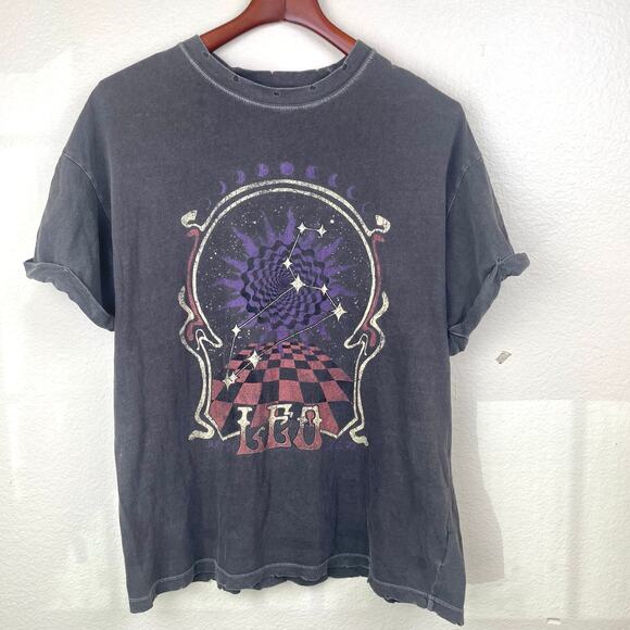 Girl Dangerous Womens T Shirt M  Zodiac Leo Oversized Celestial Boho Distressed - Picture 1 of 12